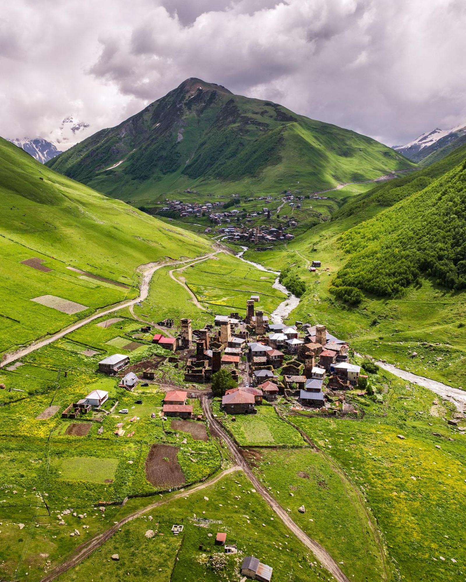 Agra Ushguli Hotell Exteriör bild