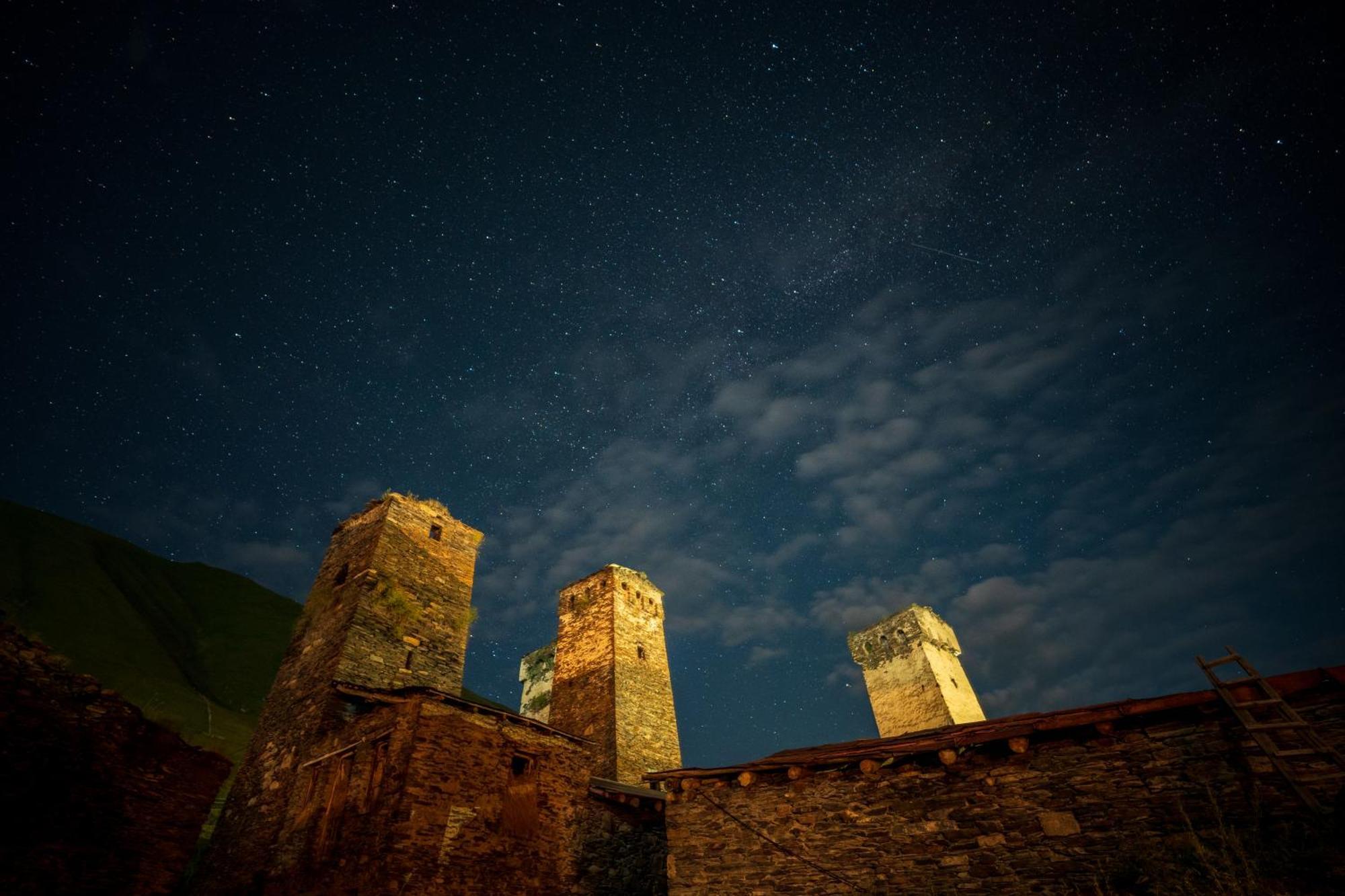 Agra Ushguli Hotell Exteriör bild