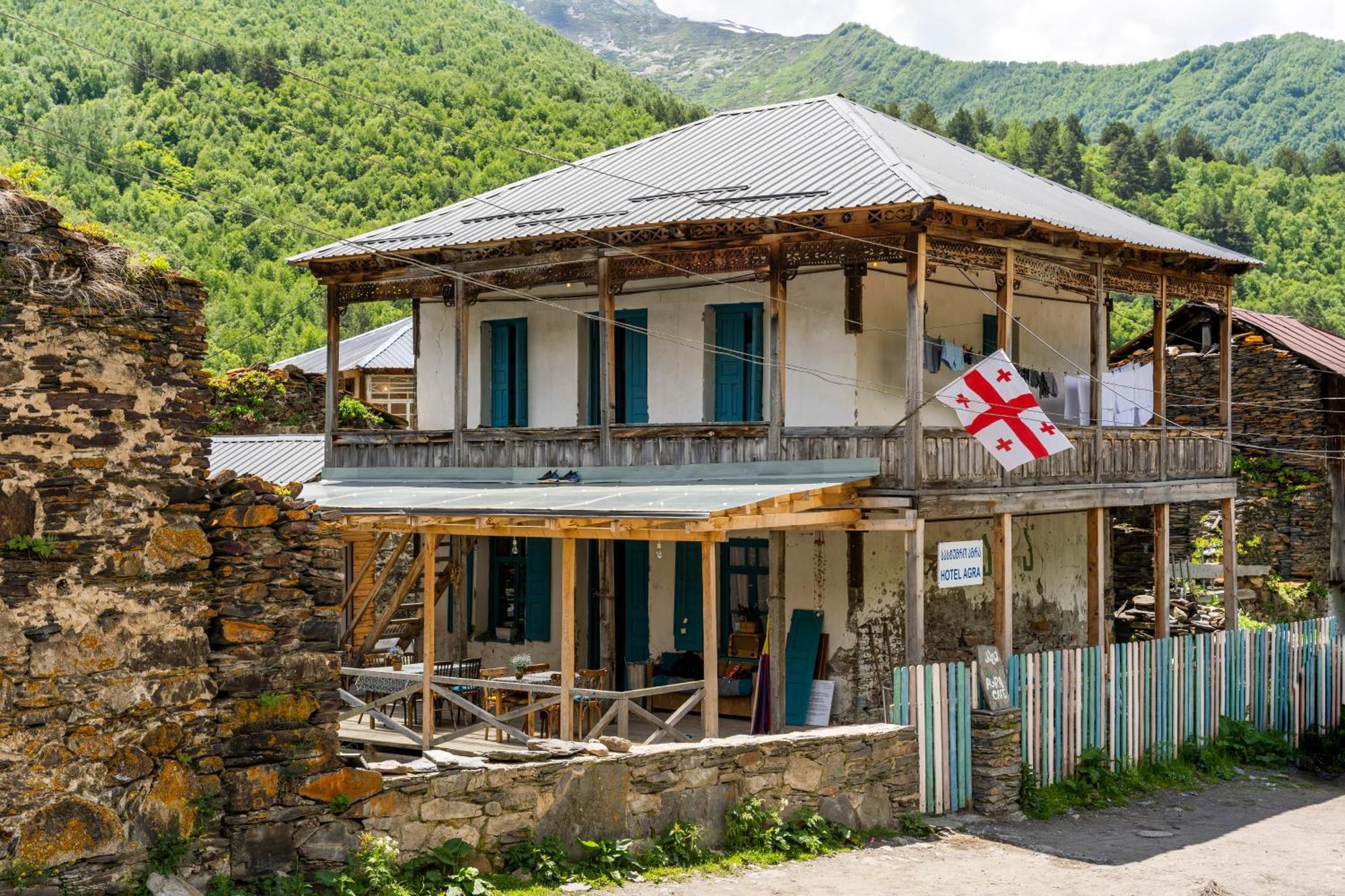 Agra Ushguli Hotell Exteriör bild