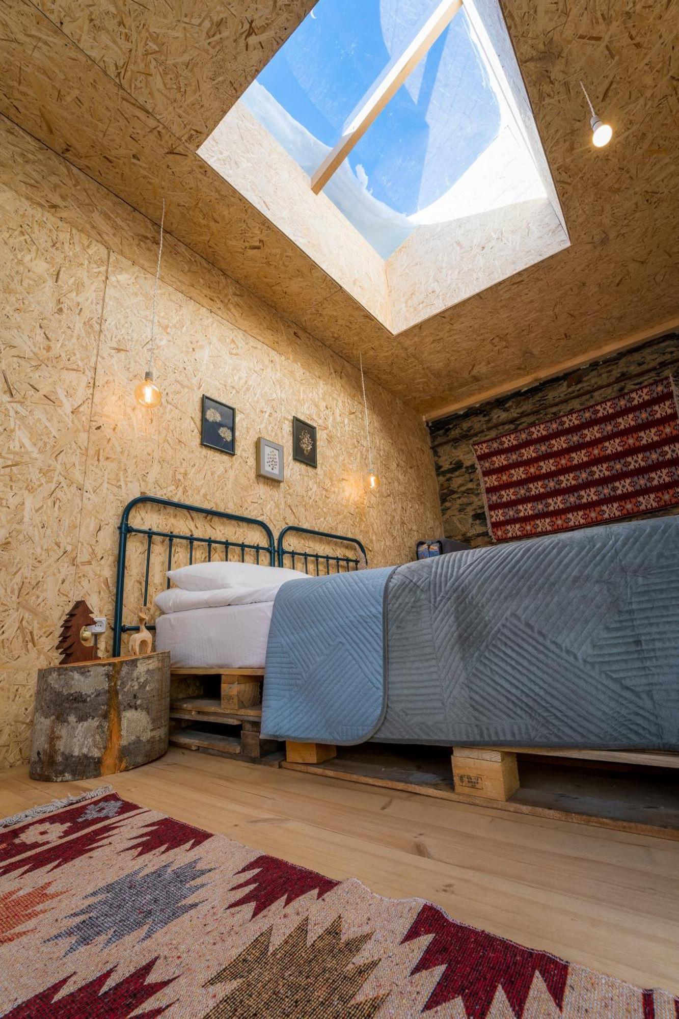 Agra Ushguli Hotell Exteriör bild