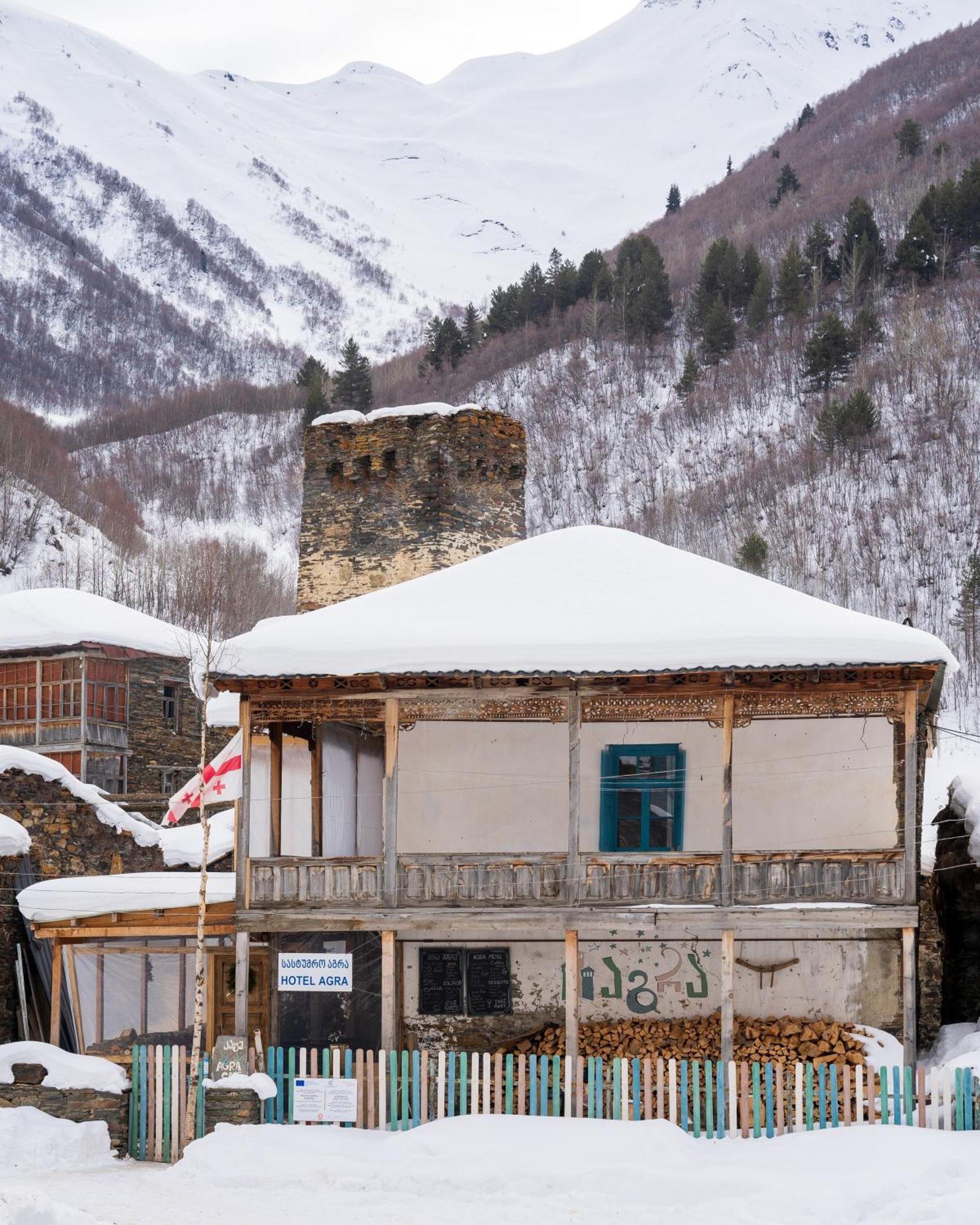 Agra Ushguli Hotell Exteriör bild