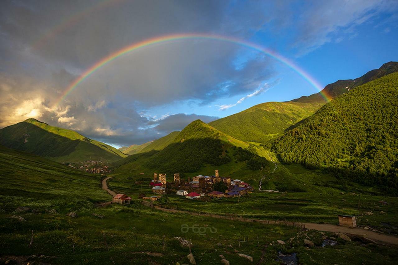 Agra Ushguli Hotell Exteriör bild